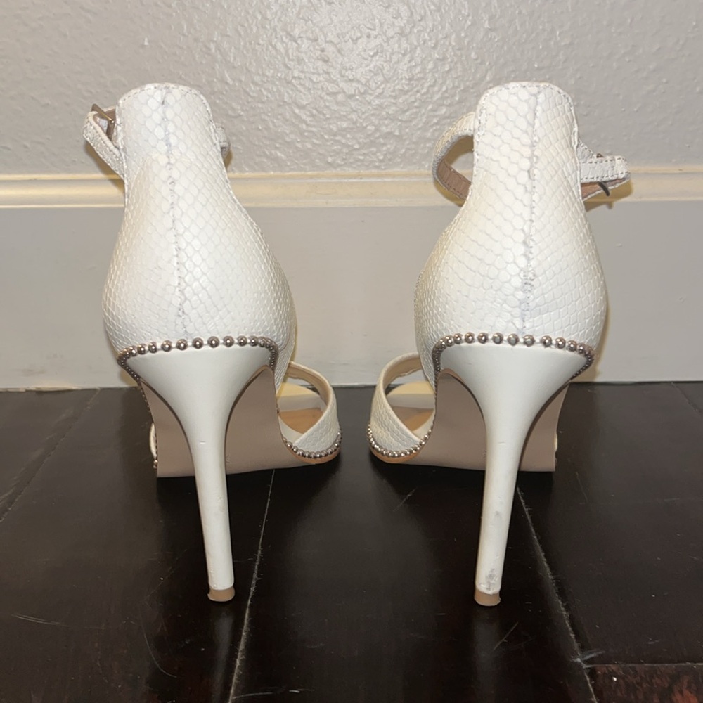 BCBG white Jessika dress sandals - Size 10 - Picture 6 of 8